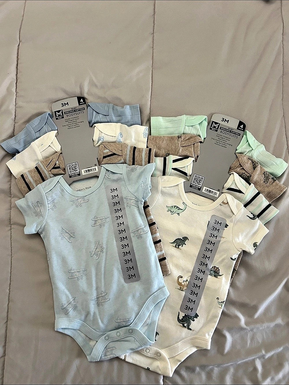 Member's Mark Baby Organic Cotton Bodysuits 4-Pack Baby 3M